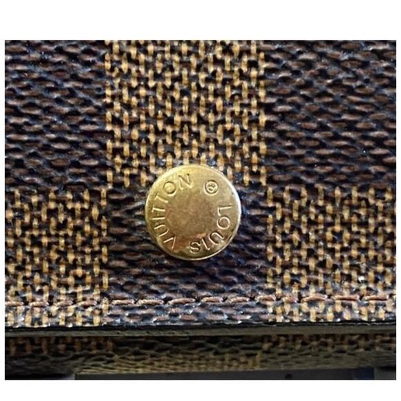 LV original wallet needs repair or repurpose please see pictures for condition - Picture 7 of 10